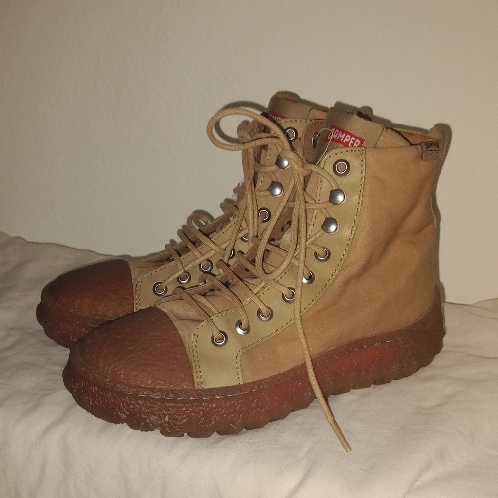 NWOT Camper boots Sz 37